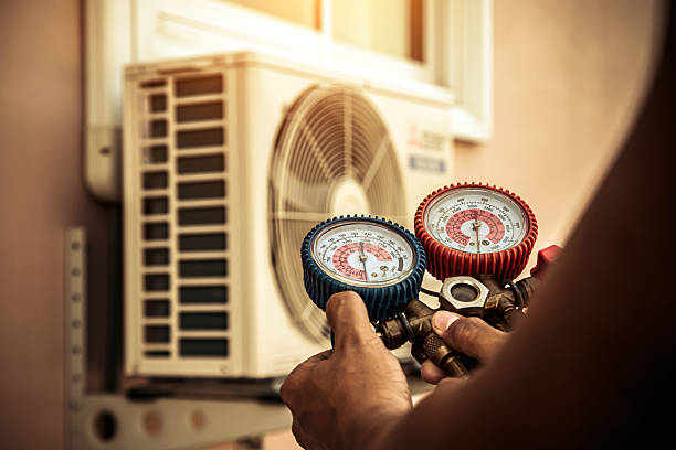 Professional Hvac technician working in Hillsboro, TX